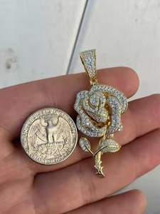 Pendentif tendance plaqué or blanc et jaune avec finition argentée et design charmant scintillant pour les créateurs de tendances - Product Image 2