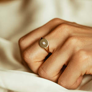 Anillo de Plata de Ley 925 Chapado en Oro con Textura Acolchada, Joyería Fina y Elegante para Mujer, Anillo de Signo del Pulsador para Bodas y Fiestas - Product Image 2