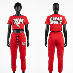 Ensemble haut court et pantalon cargo pour femme en molleton de coton 300 GSM, couleur rouge avec bande latérale, personnalisable - Product Image 6