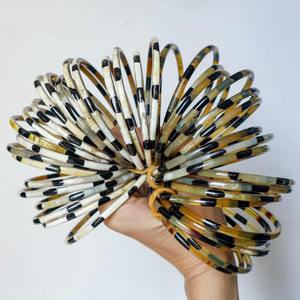 Brazaletes de cuerno de búfalo de la mejor calidad para mujeres y niñas, ideales para bodas y fiestas, buen precio, artesanía natural. - Product Image 4