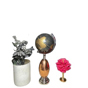Pequeño globo decorativo de diseño elegante con soporte de metal elegante globos giratorios para decoración y proveedores de regalos India - Product Image 1