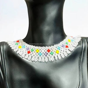 Collier de broderie de perles de verre chic et artistique Design artisanal Idéal pour les mariages, les anniversaires et les tenues de fête - Product Image 1