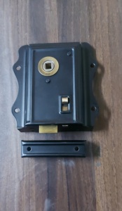 อุปกรณ์ล็อคประตูคุณภาพพรีเมียมแบบริมล็อคสำหรับงานหนัก - Product Image 1