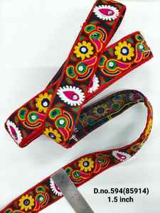 Cette dentelle décorative embellit les bordures des saris, les bords des dupattas et les modèles de blouses. - Product Image 2