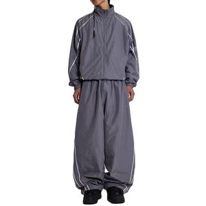 Conjunto Cortavientos para Hombre, Chaqueta Ligera con Capucha y Cremallera con Pantalones Anchos a Juego, Atuendo Deportivo para Correr al Aire Libre - Product Image 1