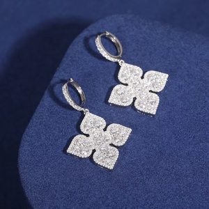 Pendientes de Aro con Diamantes Cultivados en Laboratorio con Diseño de Flor de Lis, Plata 925, Joyería de Moda - Product Image 1
