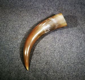 แก้วเขาสัตว์ทำมือพร้อมฐาน แก้วเขาสัตว์ขัดเงาธรรมชาติ สำหรับเป็นของขวัญงานแต่งงาน งานเทศกาล หรือใช้ในงานคอสเพลย์ - Product Image 1