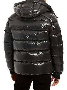 Veste matelassée tendance avec tissu doux, rembourrage chaud, fermeture éclair intégrale et silhouette contemporaine - Product Image 2