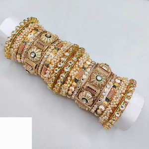 Charming Kundan Meenakari y Pearl Bangles Set Diseñador Glam Finish Jewelry para mujeres Perfecto para bodas - Product Image 1