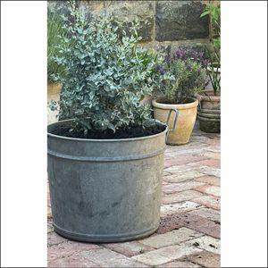 Jardinière rectangulaire longue en zinc vieilli sur pied, robuste, personnalisée OEM, pour véranda et patio - Product Image 6