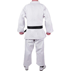Uniforme de judo avancé conçu pour les arts martiaux, avec une structure en tissu robuste qui soutient les projections, le grappling et les séances d'entraînement fréquentes. - Product Image 6