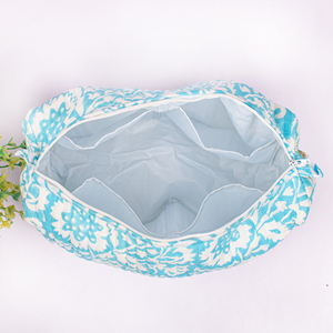 Ensemble de 3 trousses de maquillage de luxe en coton matelassé à motifs floraux, faites à la main, pour femmes, légères, pour voyage, promotionnelles, organiseur de cosmétiques - Product Image 5