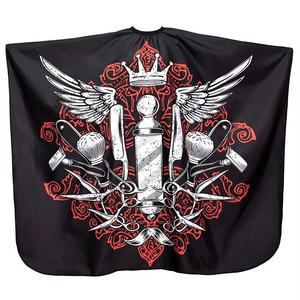 Capa de Peluquería con Estampado de Bandera Americana, Poliéster No Tejido, 140x160cm, para Uso en Barberías y Salones, con Logotipo de Barba y Bigote - Product Image 4