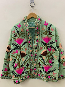 Veste en velours bohème Suzani brodée à la main, manteau ethnique vintage, vêtement de mode tendance, vêtement de mariage de haute qualité - Product Image 3