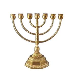 Chandelier juif moderne fini or à sept branches, Menorah Judaica - Product Image 1