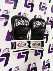 ถุงมือ MMA รุ่นล่าสุด Black Fighting ยี่ห้อ Fairtex Pro หนังแท้ ปิดนิ้วทั้งหมด ฝ่ามือเปิด ปรับสายรัดได้ น้ำหนักเบา - Product Image 3