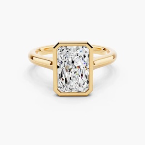 Anillo de Compromiso de Lujo para Mujer con Diamante Cultivado en Laboratorio de Corte Radiante en Oro de 14K con Engaste de Bisel - Product Image 1
