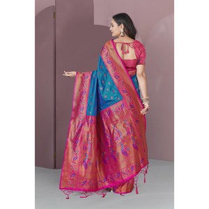 ผ้าไหมพิมพ์ลายมีนาคารี ปาธานี สีน้ำเงิน แบรนด์อีลิท วีฟส์ พร้อมผ้าคลุมไหล่ลายดั้งเดิมสำหรับผู้หญิง - Product Image 3