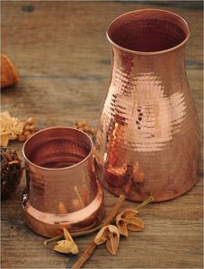 Carafe de chevet en cuivre avec couvercle – Élégant récipient écologique pour l'eau potable, idéal pour table de nuit, chambre, maison, hôtel, chambre d'hôtes, cadeaux - Product Image 3