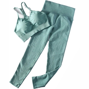 Conjunto de Yoga Verde de 2 Piezas, Leggings sin Costuras de Cintura Alta, Sujetador Deportivo con Espalda Cruzada, Transpirable, de Color Sólido, Ropa Deportiva - Product Image 1