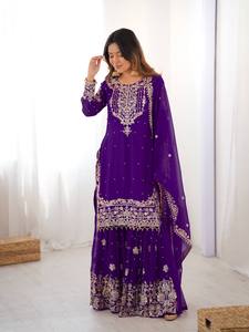 Ensemble Sharara avec broderie riche, détails fins au fil, touche perlée, et magnifique dupatta en tissu faux georgette, au toucher luxueux. - Product Image 1