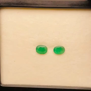 Paire d'émeraudes naturelles de Zambie, taille ovale, 1,91 ct, qualité AAA, avec lueur et belle couleur verte, polissage parfait pour la création de bijoux - Product Image 5
