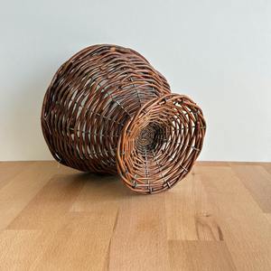 Cesta de mimbre tejida a mano con base, centro de mesa, adecuada para decoración de mesa, uso como maceta y cuenco decorativo para entrada. - Product Image 5