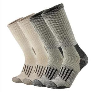 Chaussettes de sport douces personnalisées, 100% coton, chaussettes de cyclisme tricotées, chaussettes de sport tricotées à compression unisexes personnalisées - Product Image 1