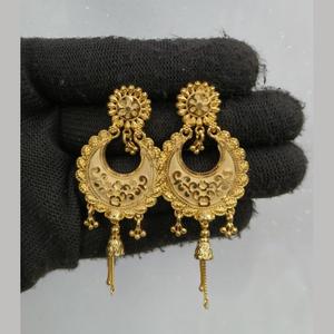 Pendientes de Aro con Zirconia y Baño de Oro de 24K, Diseño Moderno - Product Image 1