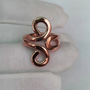 Bague en cuivre pur faite à la main, réglable, unisexe, pour les amateurs de mode et les accessoires quotidiens, bijoux artisanaux - Product Image 1