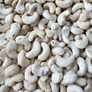 Venta al por Mayor de Nueces de Anacardo Crudas Ww240 Ww320, Calidad Premium, Precio de Fábrica de Santigo, Vietnam - Product Image 1