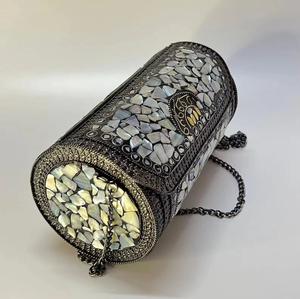 Bolso de Mano Elegante de Aleación Rígida para Mujer, Accesorio para Fiesta o Boda, Hecho a Mano y Personalizable - Product Image 6