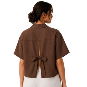 Camisa corta de lino bordada en color marrón personalizada para mujer, de manga corta, con botones, informal, para verano, con logotipo personalizado y etiqueta privada. - Product Image 2