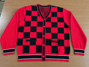 Cardigans en tricot à col en V à carreaux rouges et noirs de haute qualité, taille plus, décontractés pour adultes, manches longues, avec logo, fermeture à boutons sur le devant - Product Image 5