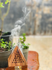 เตาเผาบัคฮูร์ไม้ดีไซน์โบราณขายดี พร้อมตะแกรงทองเหลืองเพื่อการกระจายกลิ่นหอมอย่างมีประสิทธิภาพและสม่ำเสมอ - Product Image 3