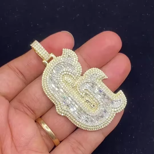 Colgante de Letra Personalizada con Moissanita Real de Corte Baguette de 2.10Ct, Chapado en Oro Amarillo de 14K sobre Plata de Ley, Certificado por Terceros, Estilo Hip Hop - Product Image 1