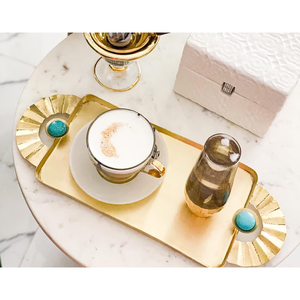 Rehaussez la beauté de votre intérieur avec ce plateau de service élégant en métal doré, orné d'incrustations de pierres turquoise exquises et de poignées uniques. - Product Image 3