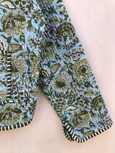 Veste sans manches style bohème avec design matelassé, veste courte, veste imprimée pour femmes, veste en coton à imprimé floral pour femmes - Product Image 4