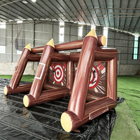 Jeu de lancer de haches gonflable commercial avec haches en mousse et souffleur d'air |   Taille personnalisée, graphismes sur mesure et service de conception gratuit