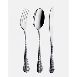 Ensemble de couverts en métal moderne, finition miroir, cuillère, fourchette, couteau, vaisselle pour une restauration élégante et un service hôtelier raffiné - Product Image 2