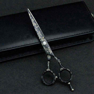 Tijeras de Barbero Profesionales con Grabado Floral, para Diestros, con Logotipo Personalizado, Revestimiento Negro, Acero Inoxidable, para Cortar el Cabello - Product Image 4