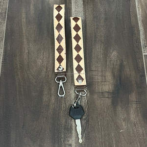 Porte-clés en cuir de vachette à carreaux OEM avec bracelet de poignet et design diamant, fermoir métallique durable, support de clés tendance – Édition Mars 2026 - Product Image 4