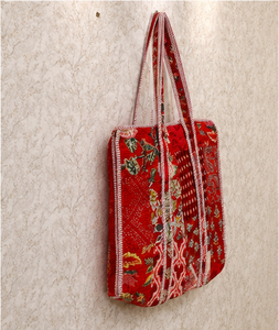 Bolso Tote Acolchado Rojo Hecho a Mano para Mujer, de Algodón Floral Estilo Boho, Bolso de Hombro Grande, Venta al por Mayor para Exportación - Product Image 3