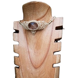 Collar de Macramé Hecho a Mano de Alta Calidad con Colgante de Piedras Preciosas Hecho a Mano - Product Image 1