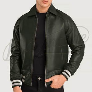 Chaqueta Bomber de Cuero Genuino Verde Oliva para Hombre con Cuello Clásico de Camisa y Puños Acanalados a Rayas, Prenda Deportiva Premium - Product Image 4