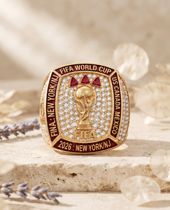 Anillo de Campeonato Dorado para Aficionados al Fútbol, Joyería Inspirada en Trofeos de Fútbol, Regalo Coleccionable Deportivo 2026, Anillo Distintivo - Product Image 1