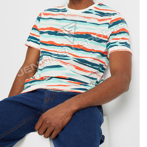 Camiseta de Manga Corta con Estampado de Rayas Multicolores de Moda Urbana para Hombre, Corte Regular, 240 GSM, 100% Algodón, Transpirable, de Secado Rápido - Product Image 4