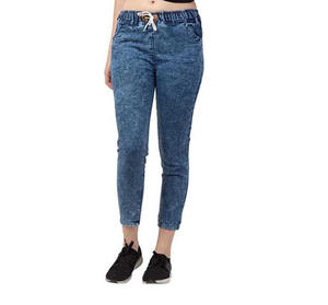 Jeans en denim skinny classiques pour femmes – Tissu extensible de haute qualité, confortables et durables, jeans bleus pour tous les jours - Product Image 2