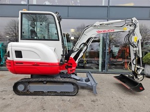 Miniexcavadora Takeuchi, Excavadora Compacta de Orugas para Jardinería, Construcción de Caminos y Granjas - Product Image 2