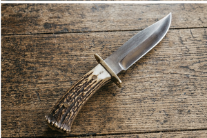 Cuchillo Skinner de Acero D2 Hecho a Mano, Mango de Cuerno, con Funda de Cuero, Acabado Espejo, Cuchillo para Exteriores - Product Image 3